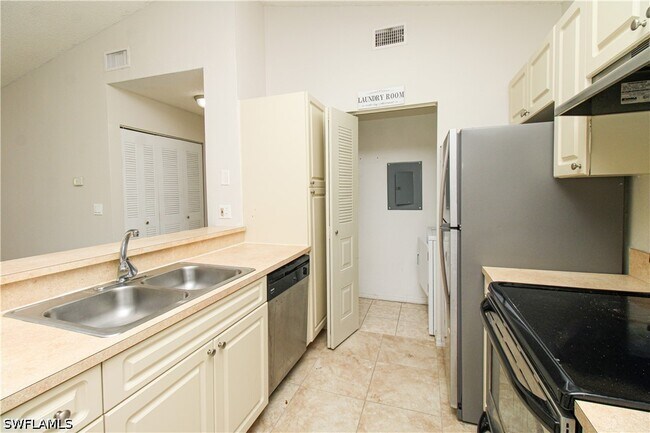 Building Photo - 2214 Arbour Walk Cir