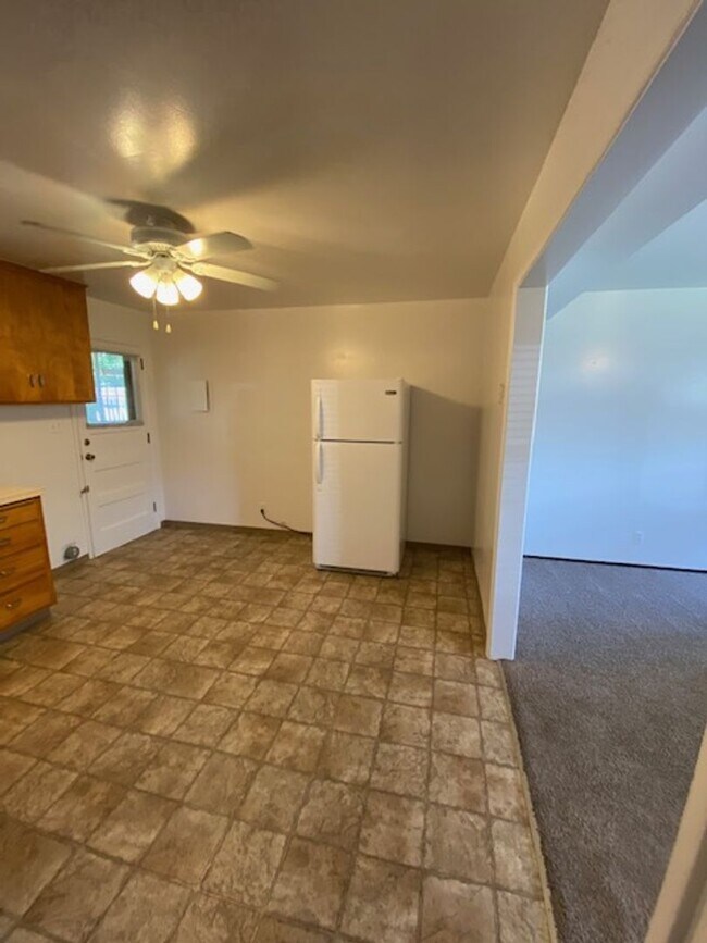 Building Photo - 525 Brookside Pl