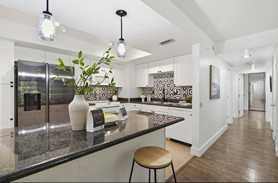 Kitchen / Main Hallway - 500 N St