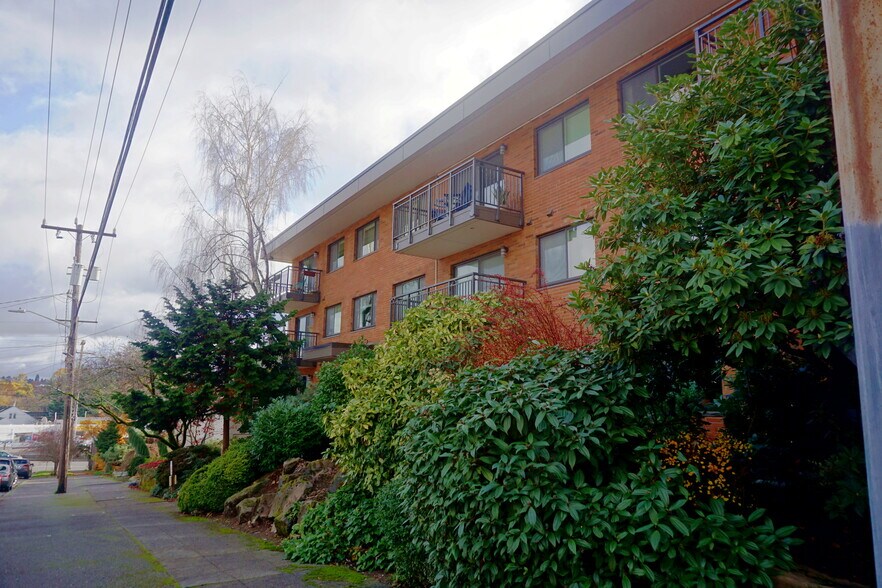 Building Photo - 911 N 73rd St