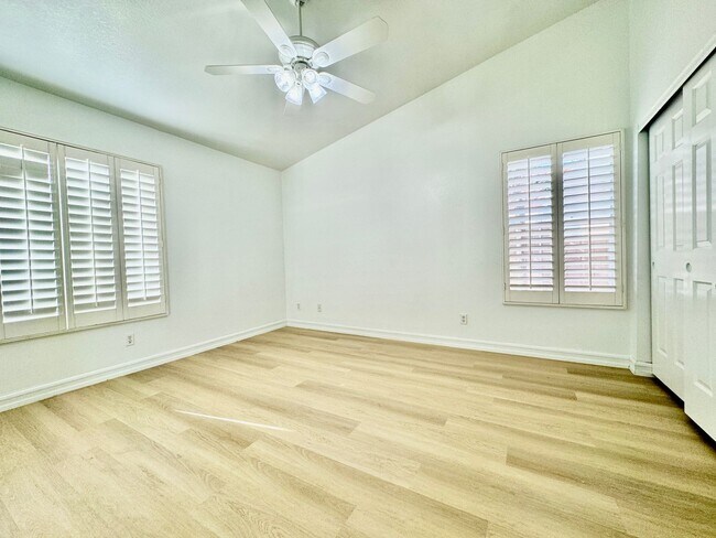 Building Photo - Charming 2 bedroom home in northwest. Very open floorplan.