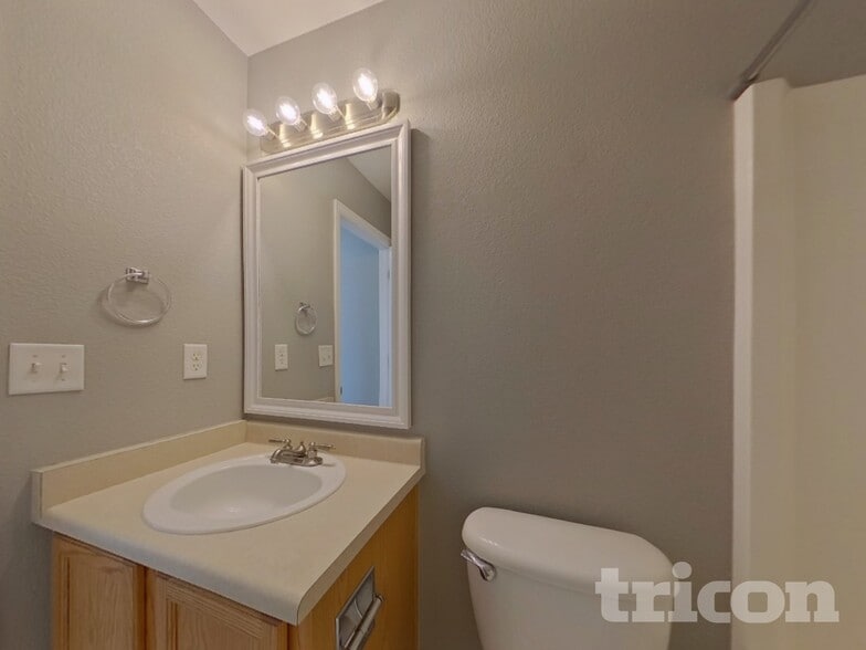 Building Photo - 12450 S Hollow Creek Ct