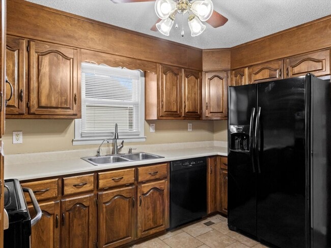 Building Photo - Nice, well-maintained home located on a quiet street in East Limestone.