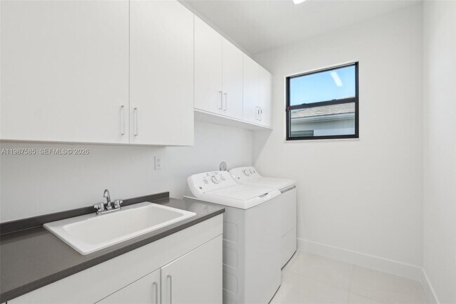 Building Photo - 13076 Feathering Wy