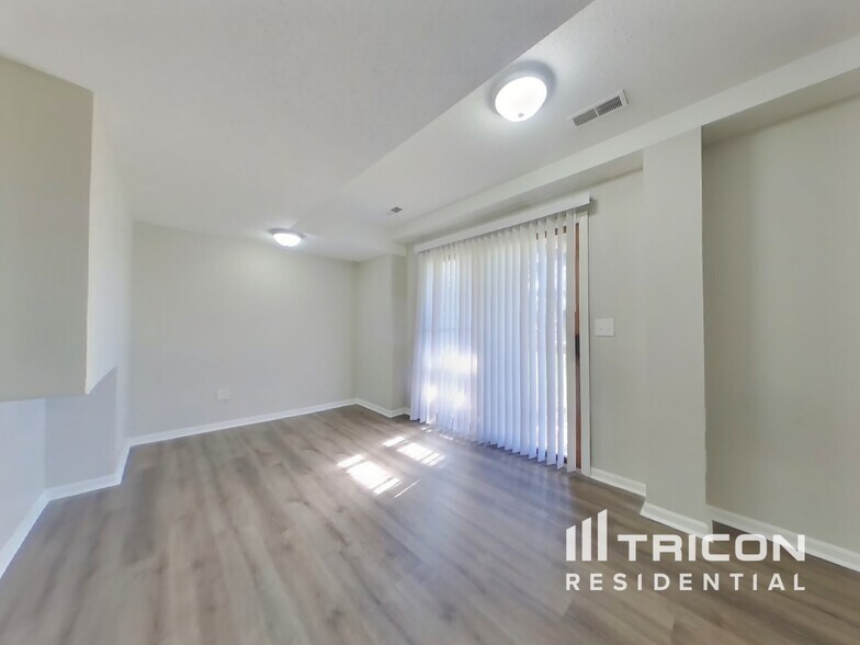 Building Photo - 8835 NE 73rd Ct