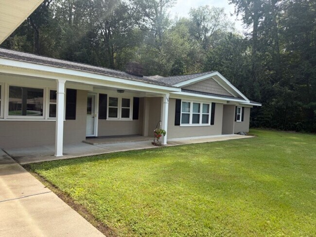 Building Photo - 549 Forest Rd