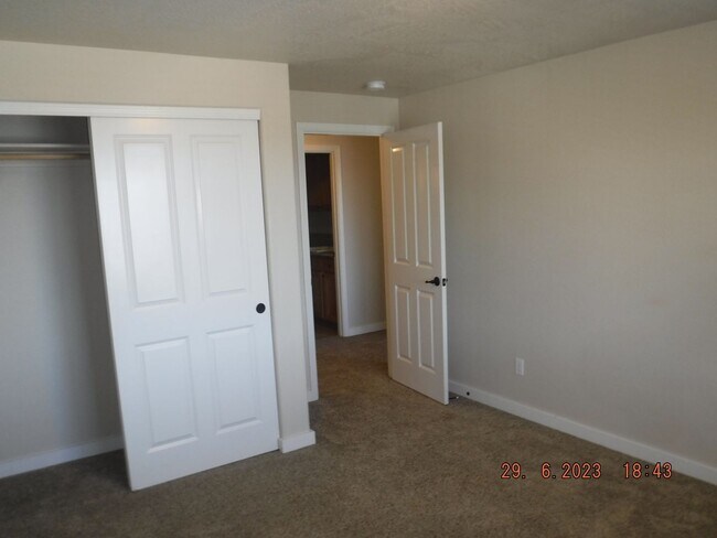 Building Photo - Nice 3 Bedroom townhouse in E Medford