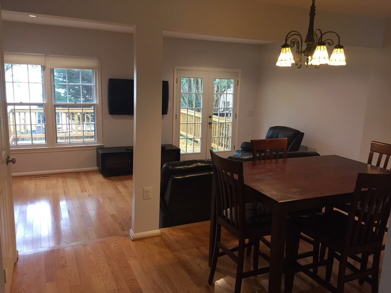 Building Photo - 10345 Latney Rd