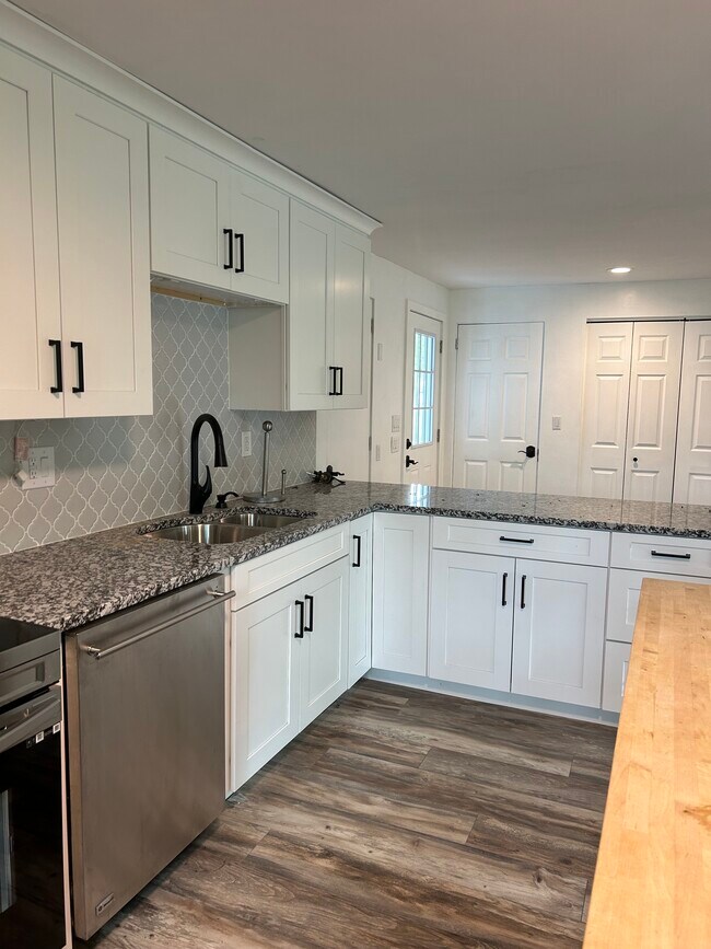 Building Photo - 1244 Snyder Rd