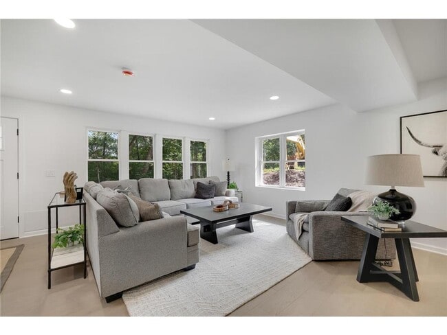 Building Photo - 5111 Colonial Dr
