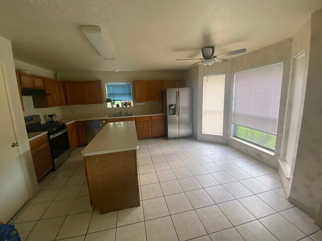 Building Photo - 8915 Weyburn Grove Dr