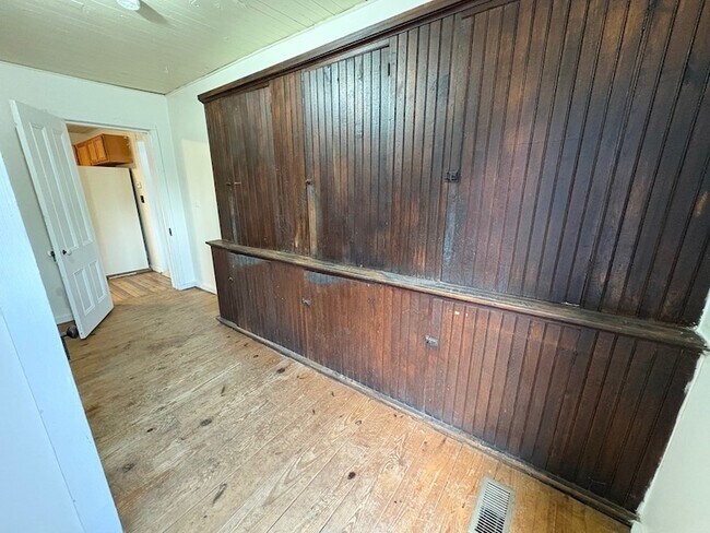 Building Photo - 50 Sullivan Rd