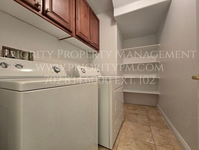 Building Photo - Beautiful 1600+ sq ft.  3 bedroom ~ UPGRADED!