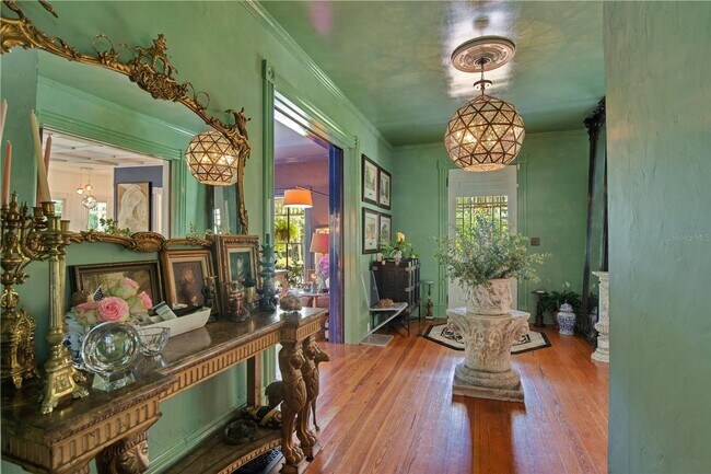 Building Photo - Queen Anne Victorian Estate