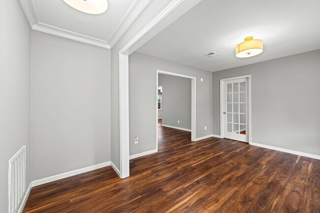 Building Photo - 25802 Maplewood Dr