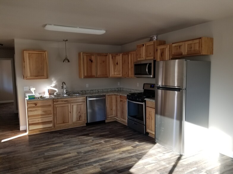 Kitchen - 15263 North Shore Dr