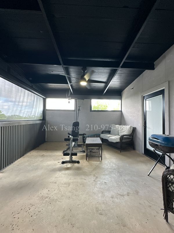 Building Photo - 811 Montana St