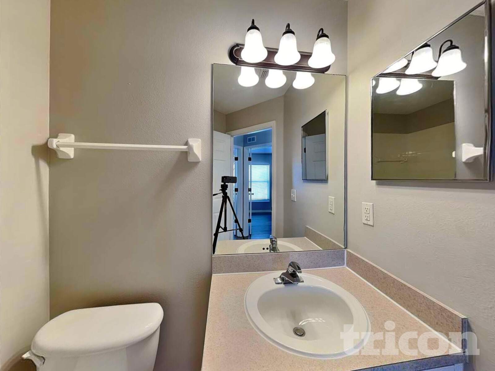 Building Photo - 24307 Satinwood Ct