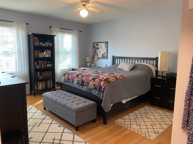 Building Photo - A Perfect Blend of Comfort and Convenience