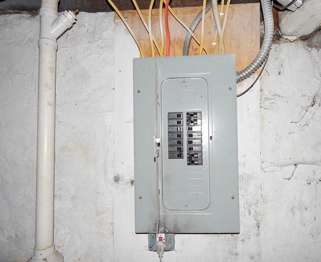 Building Photo - 10817 Hull Ave