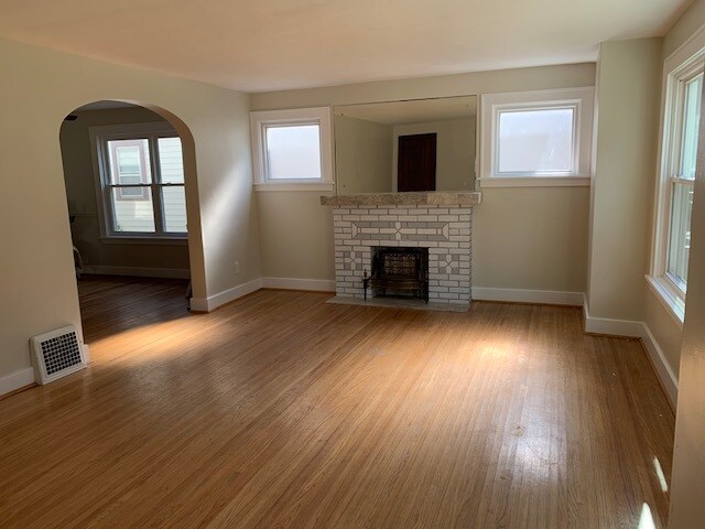 Building Photo - 180 Hamilton Dr