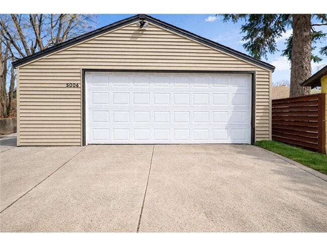 Building Photo - 5006 30th Ave S