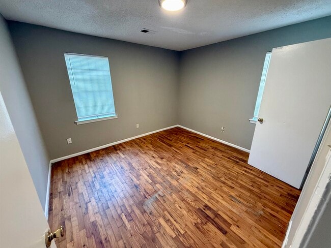 Building Photo - 1728 Felix Ave