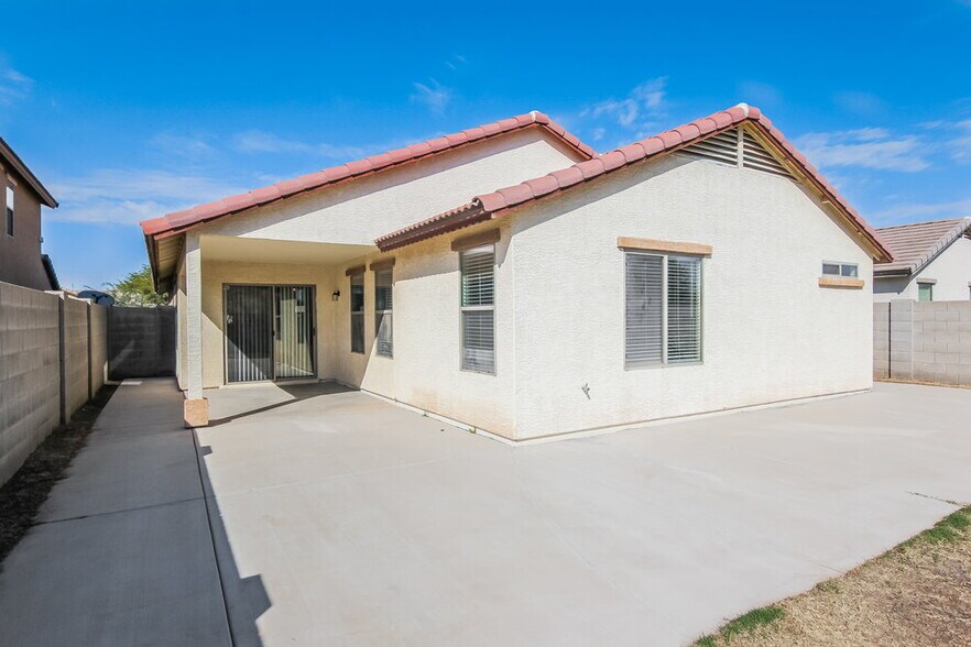 Building Photo - 25021 W Vista Norte St