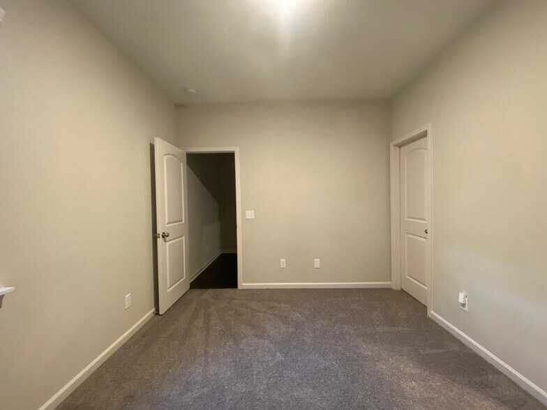 Building Photo - Room in Townhome on Ainslie Downs St