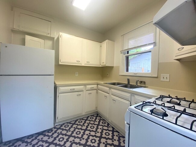 Building Photo - San Gabriel-2845