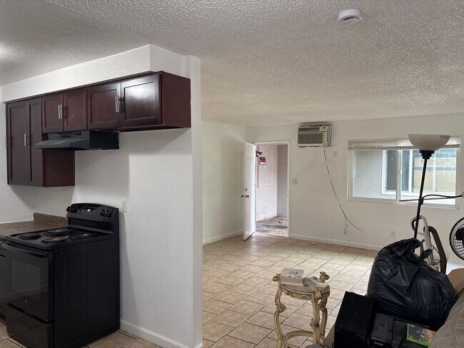 Building Photo - 828 Astor Dr