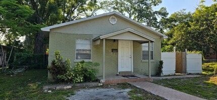 Building Photo - 3/2 Tampa Move In Ready !