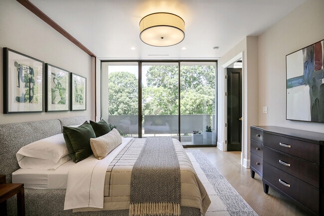 Building Photo - 2575 Peachtree Rd NE