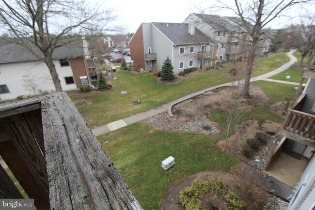 Building Photo - 5017-5017 Ravens Crest Dr