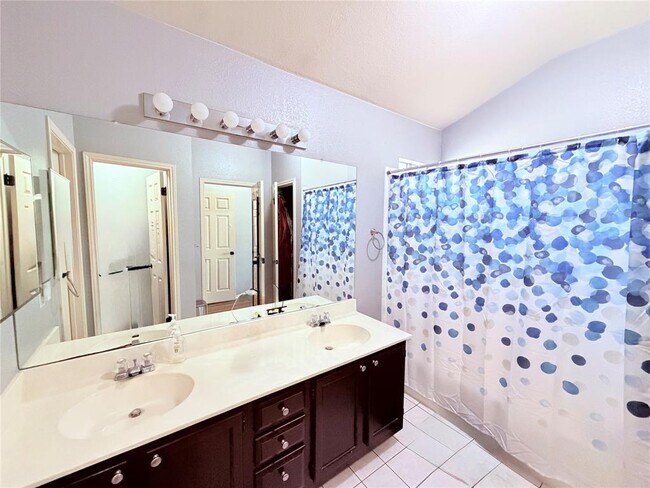 Building Photo - 2805 Feathercrest Dr