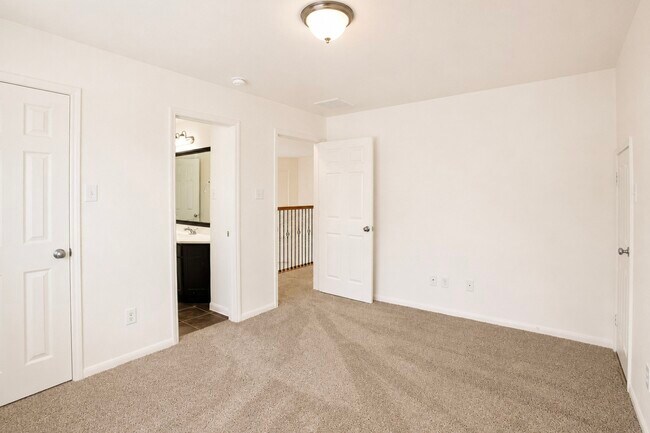 Building Photo - 3303 Belmont River Ln