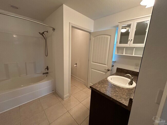 Building Photo - 323 Tree Swallow Dr