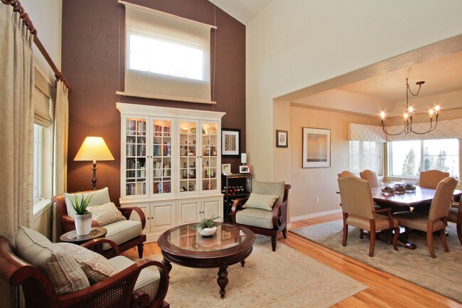 Building Photo - Beautiful 4BD/3.5BA Indian Peaks Home on Golf Course with Views!