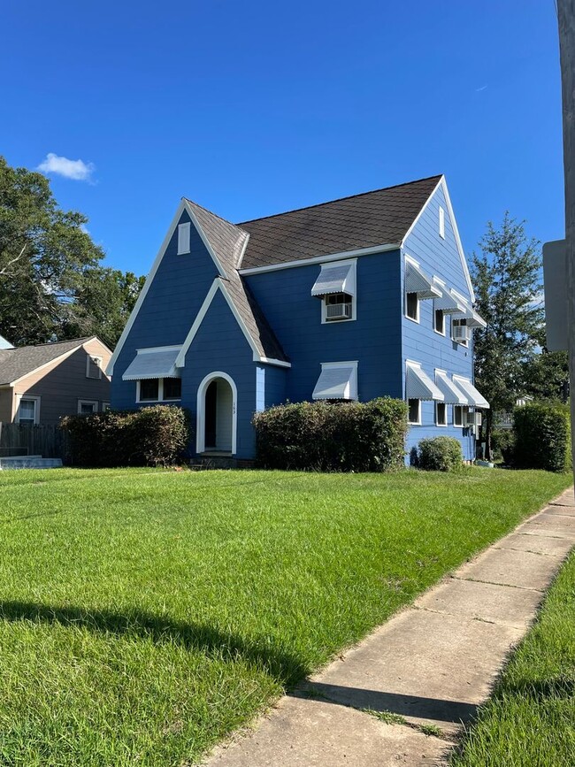 Primary Photo - 163-163 Boulevard St