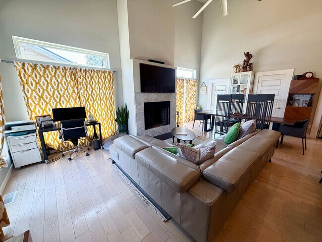 Building Photo - Contemporary 2 bedroom, 2.5 bath home in the heart of Route 66.