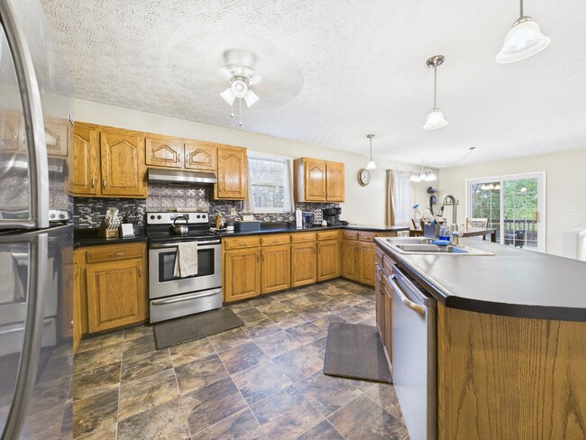 Building Photo - 114 Dogwood Cir