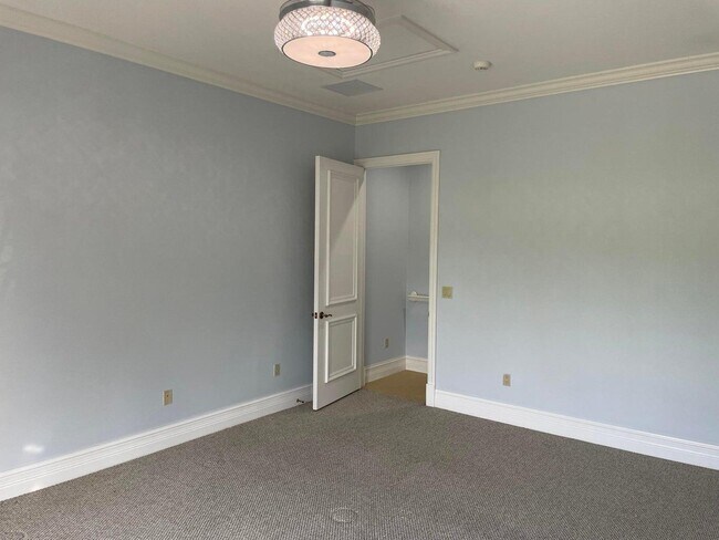 Building Photo - 164 SE Santa Gardenia