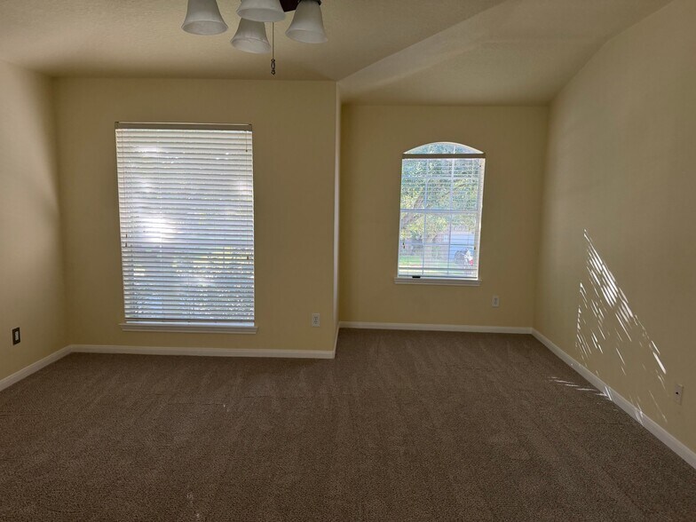 Building Photo - 3826 Silver Hawk Dr
