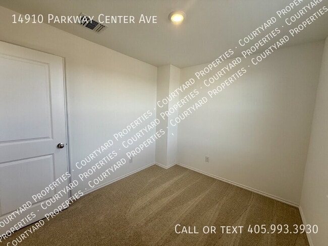 Building Photo - 14910 Parkway Center Ave