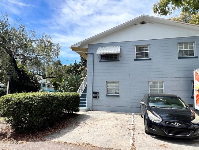 Building Photo - 833 12th Ave N