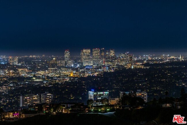 Building Photo - 8825 Hollywood Blvd