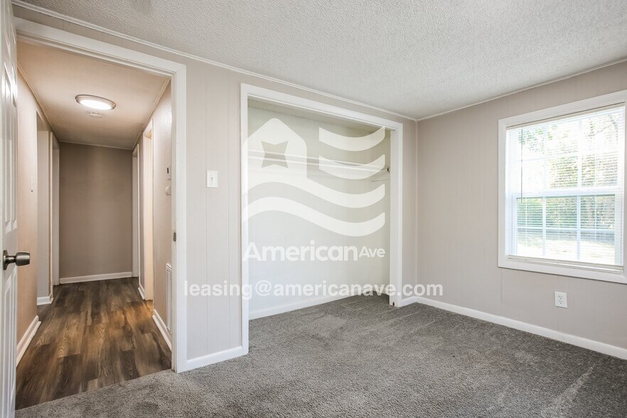 Building Photo - 2900 S Main St