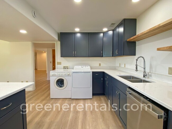 Building Photo - Cooper Point Daylight Basement ADU with Wa...