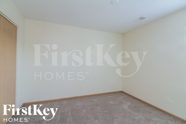 Building Photo - 2408 Oak Tree Ln