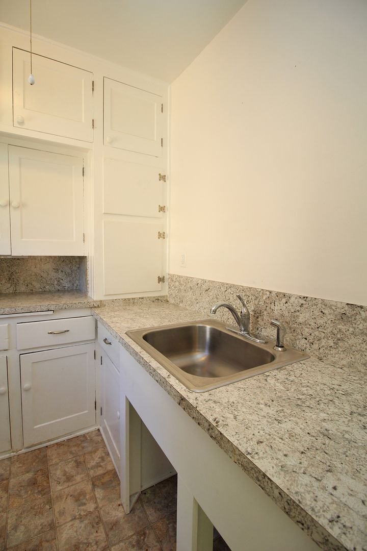 Building Photo - 1943 NW Irving St